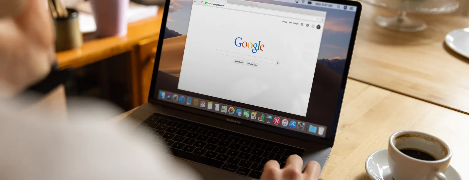 Pencarian Google di laptop